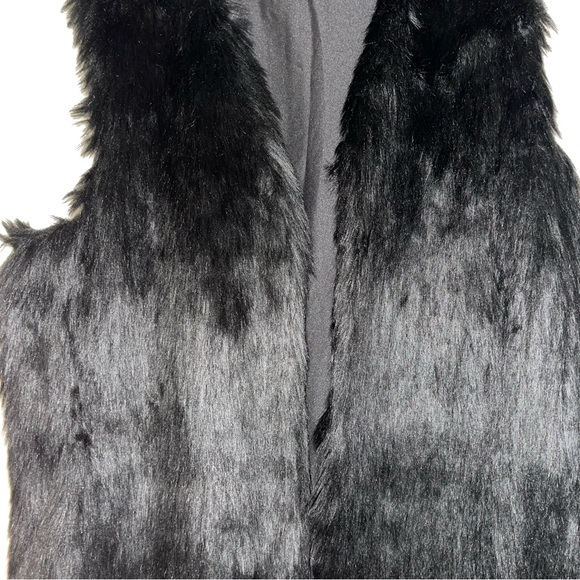 Gianni Bini fur vest - Picture 4 of 8